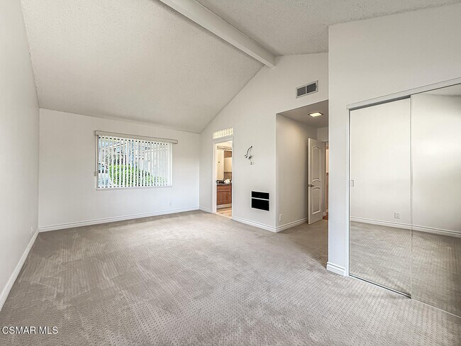 Building Photo - 576 Calle De Las Ovejas