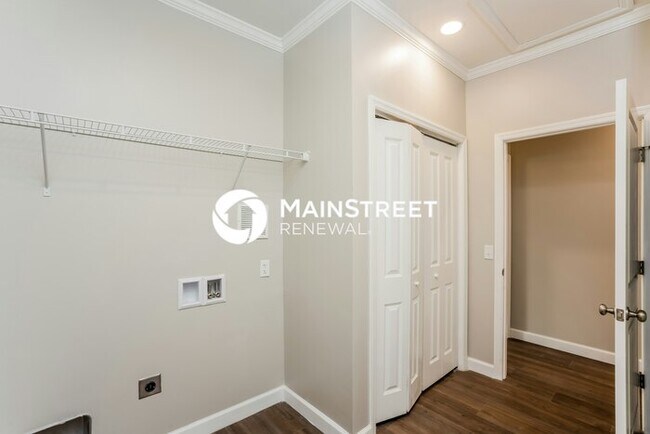 Building Photo - 4 Bedroom Pet-Friendly Home in St. Petersburg, FL with Main Street Renewal