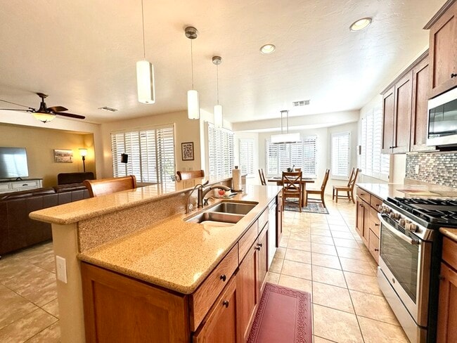 Building Photo - Long Term Fully Furnished 2 Bedroom with D...