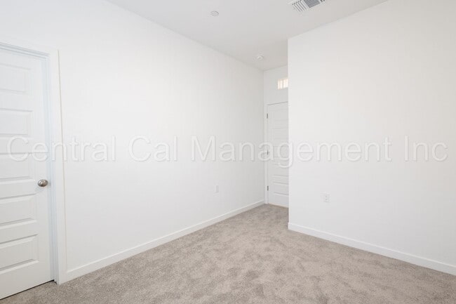 Building Photo - 4 Bedroom/2 Bath Home with Paid Solar in the Southwest - $2545 Per Month!