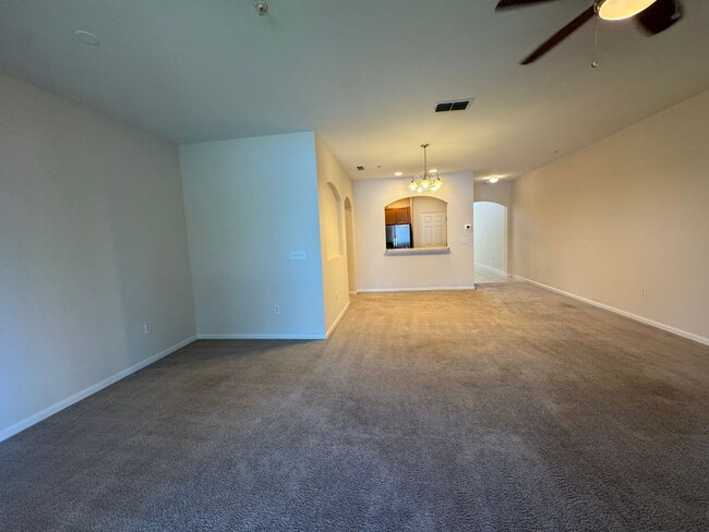 Building Photo - BEAUTIFUL 3 BEDFROOM, ,2.5 BATHROOMS TOWNHOME IN AVALON LAKES