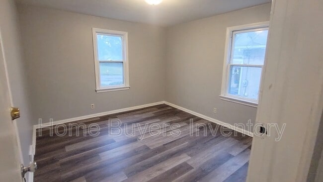 Building Photo - 236 Hilton Ave