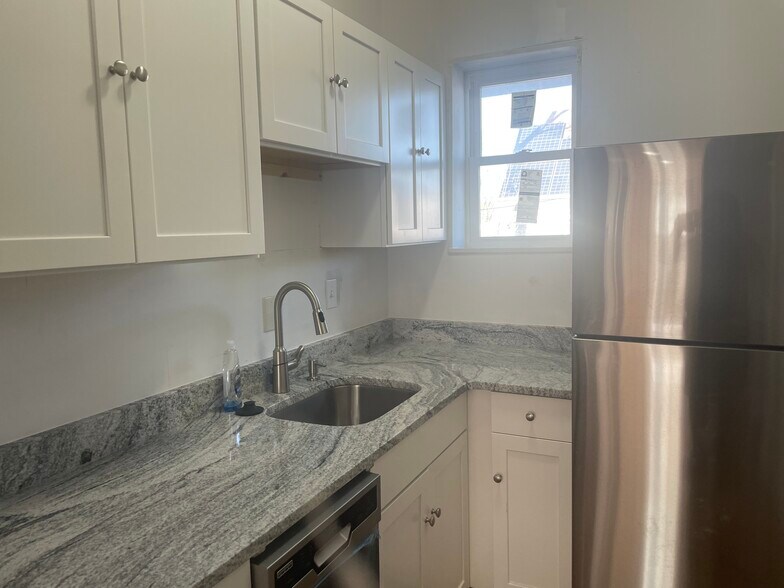 Kitchen - 150 Glenway St