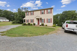 Building Photo - Newly renovated 2bd/1.5 bath end unit town...