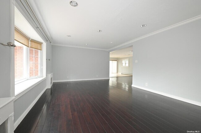 Building Photo - 1656 Putney Rd