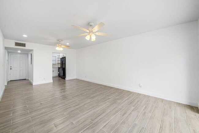 Building Photo - 200 Waterway Dr S