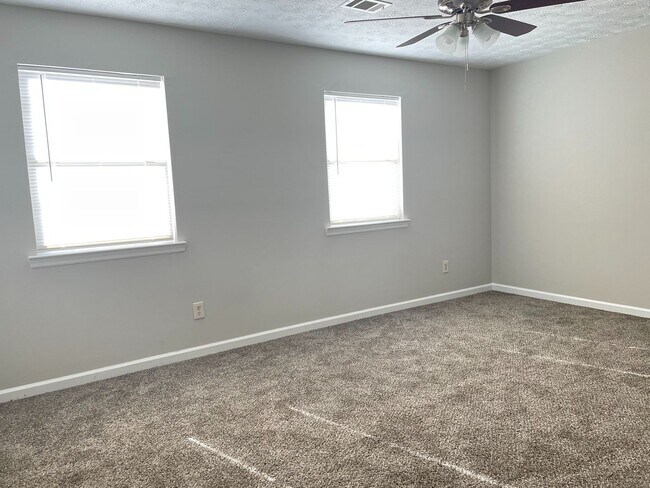 Building Photo - Spacious 2 Bedroom/2 Bath Townhome