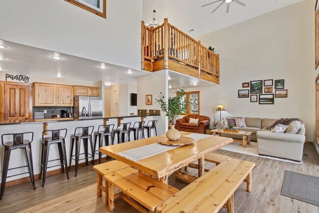 Building Photo - 130 Par Dr