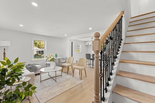 Building Photo - 26 Lamb St