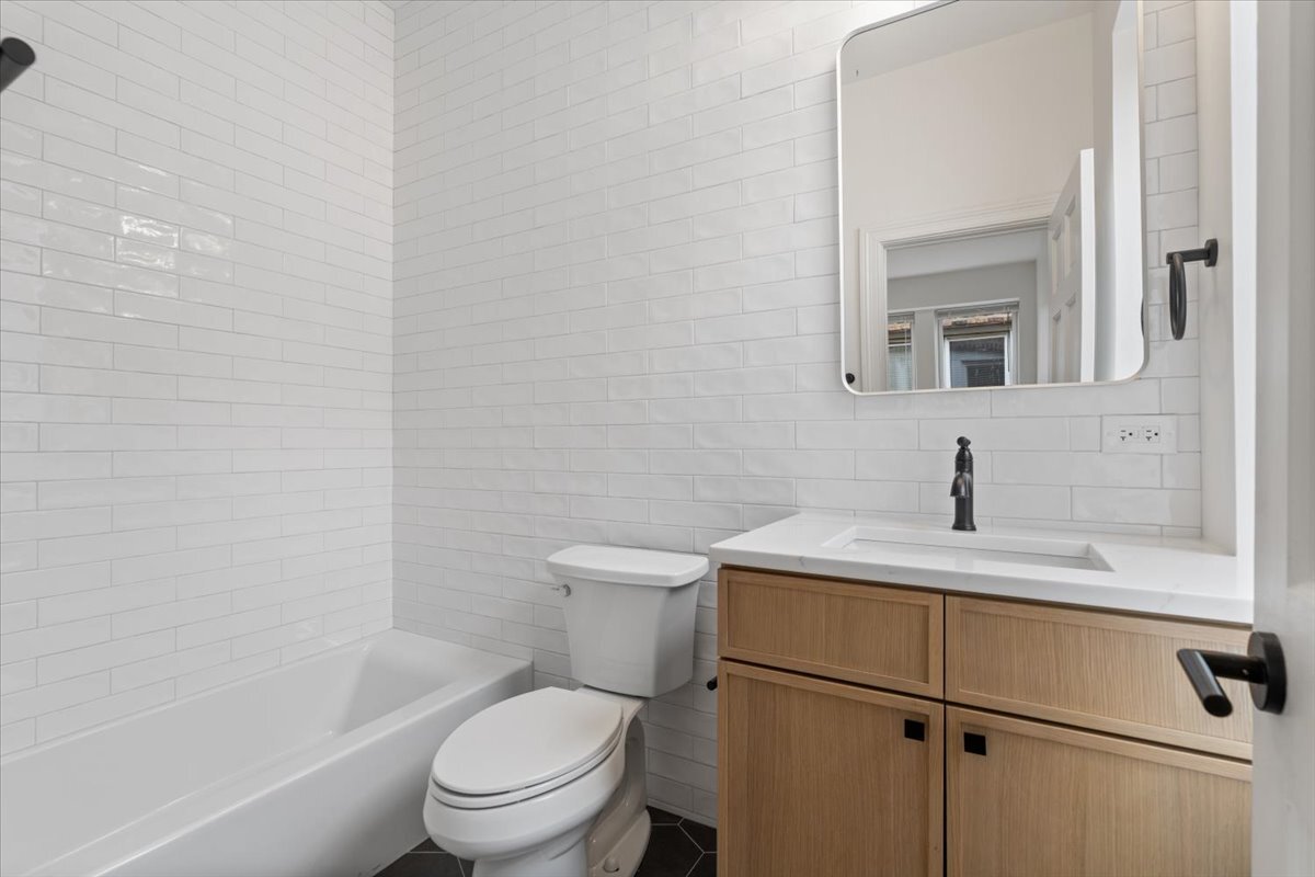 Building Photo - 2649 W Thomas St