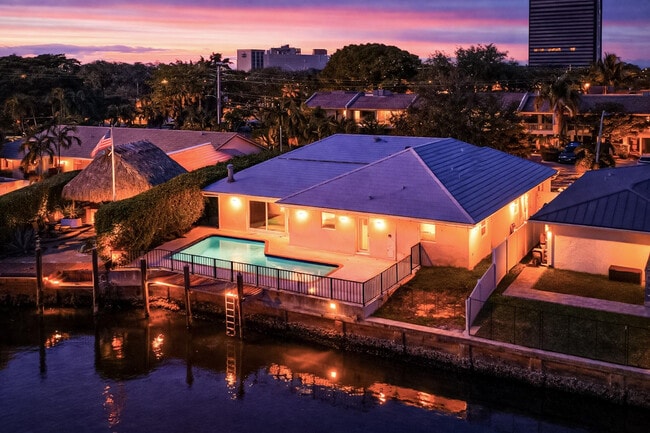 Building Photo - 2810 NE 60th St