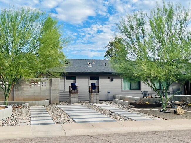 Building Photo - 3311 E Cheery Lynn Rd