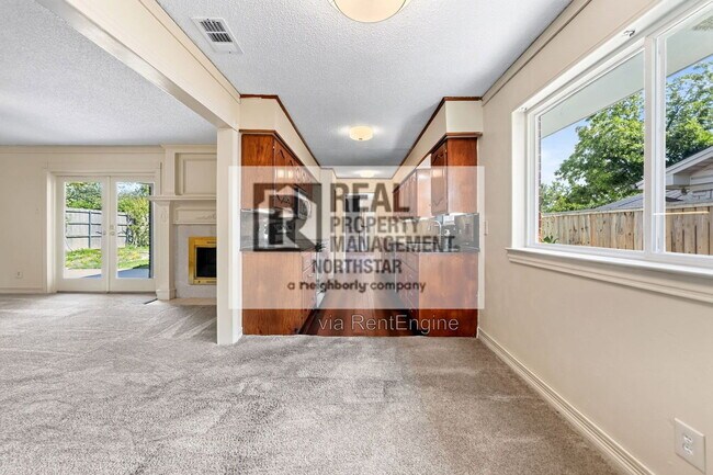 Building Photo - 902 Arrowhead Dr