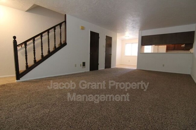 Building Photo - 756 Whittier St