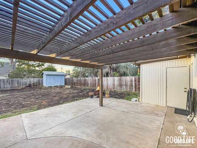 Building Photo - Coastal Charm Meets Modern Living in Beautiful Encinitas