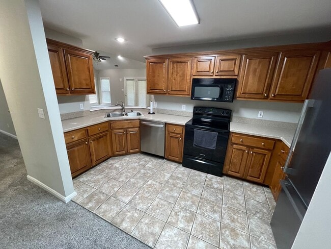 Building Photo - Exclusive Shelbyville Condo For Rent