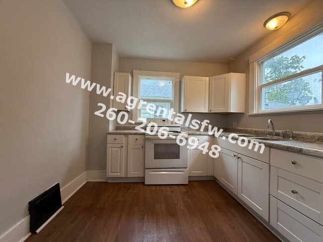 Building Photo - 3 Bedroom House