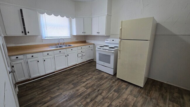 Building Photo - 3 Bed - 2 Bath Home, Muncie's North Side!