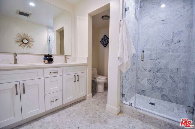 Building Photo - 2021 California Ave