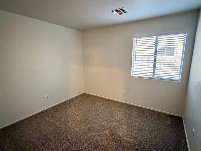 Building Photo - Gilbert 3 Bed, 2 Full Bath Single Story Home