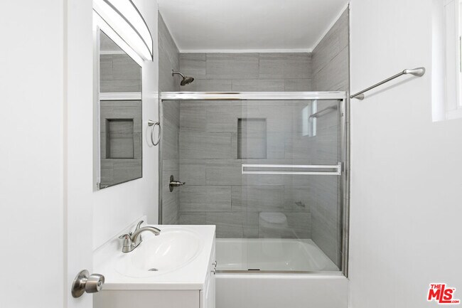 Building Photo - 4921 Coldwater Canyon Ave