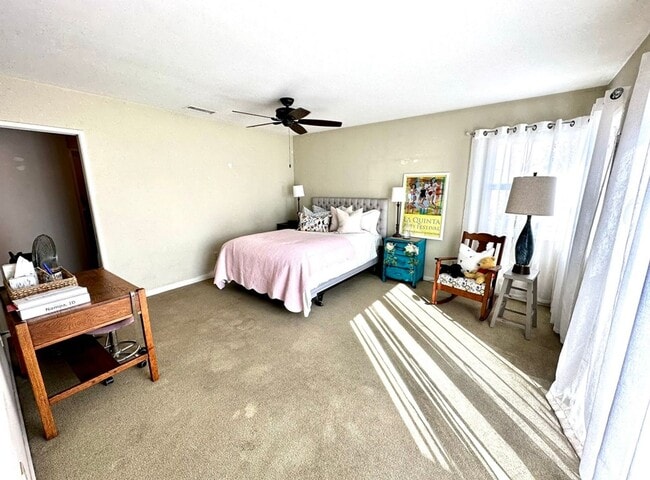 Building Photo - 3 Bedroom 2 Bathroom Lakewood House with Private Backyard down the street from Lakewood High School