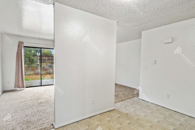 Building Photo - 326 W 25th St