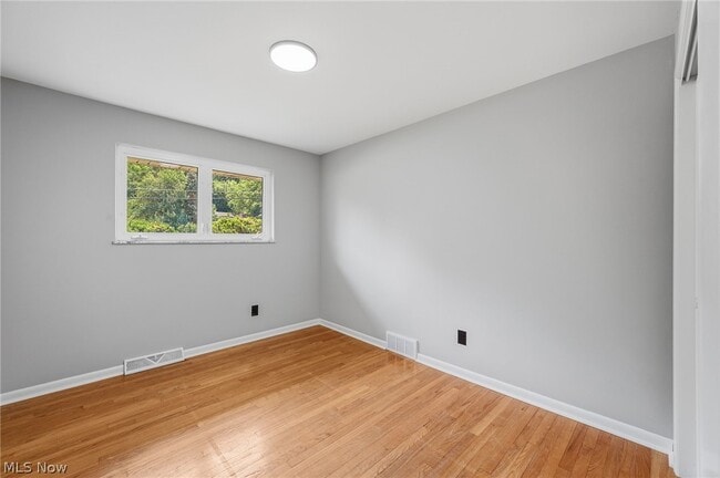 Building Photo - 333 E Ridgewood Dr