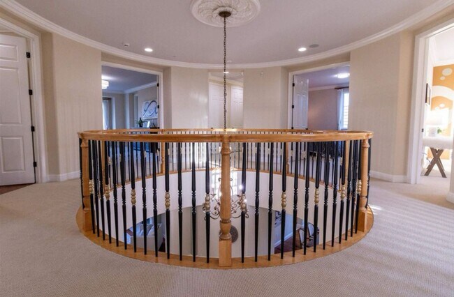 Building Photo - Pleasanton Ridge 5 bed/5 bath, Solar, Amen...