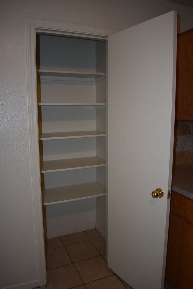 Building Photo - 404 Dale Ave