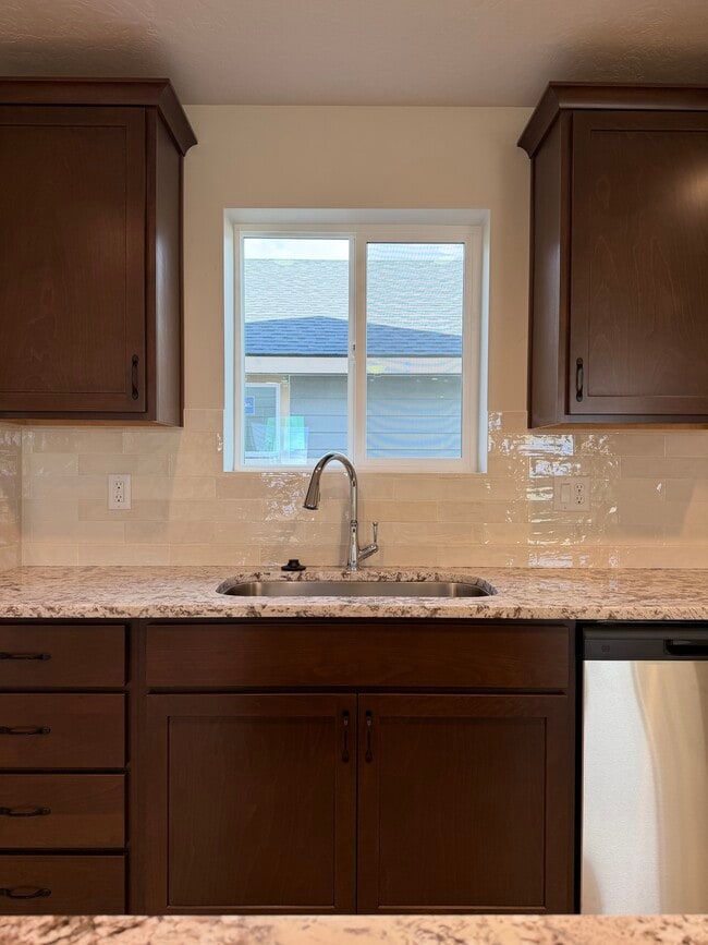 Building Photo - 10096 Longtail Dr