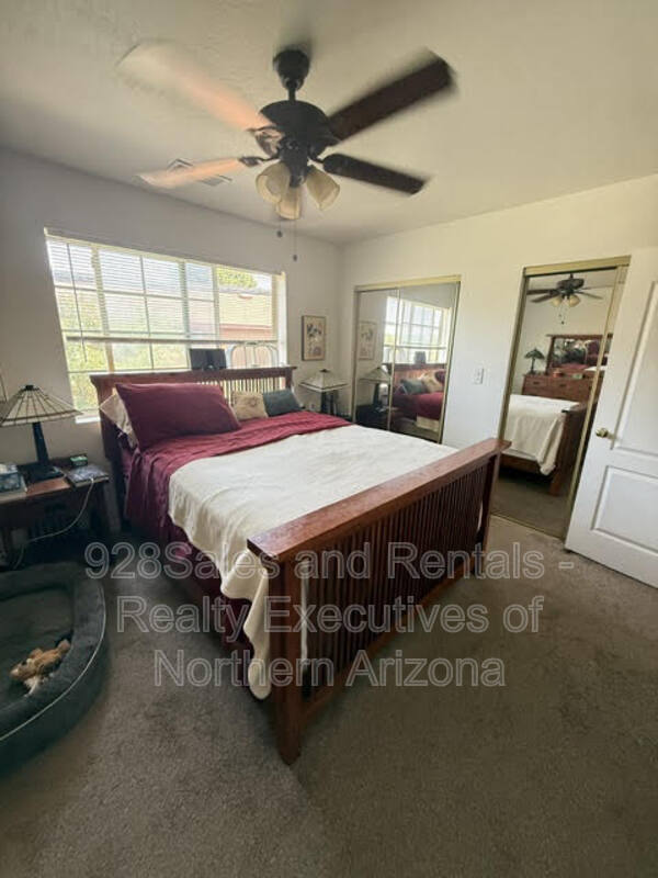 Building Photo - 4110 E Village Cir