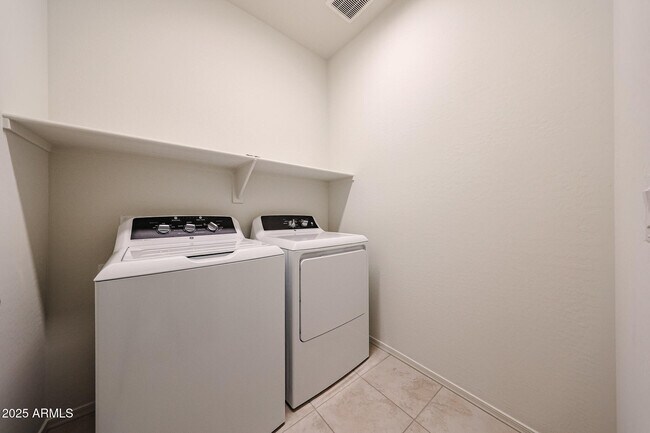 Building Photo - 7148 W Bent Tree Dr