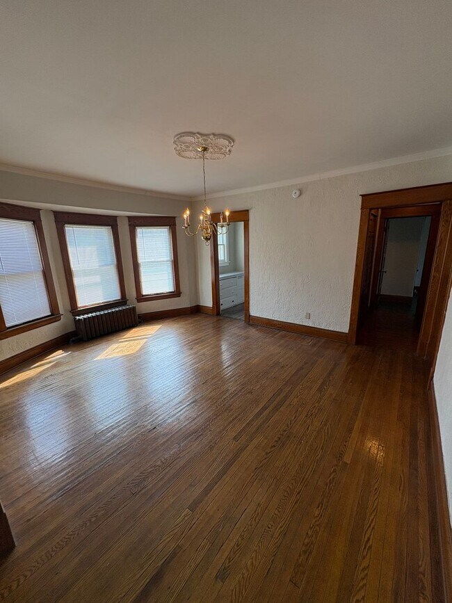 Building Photo - 2447/2449 Maplewood Ave