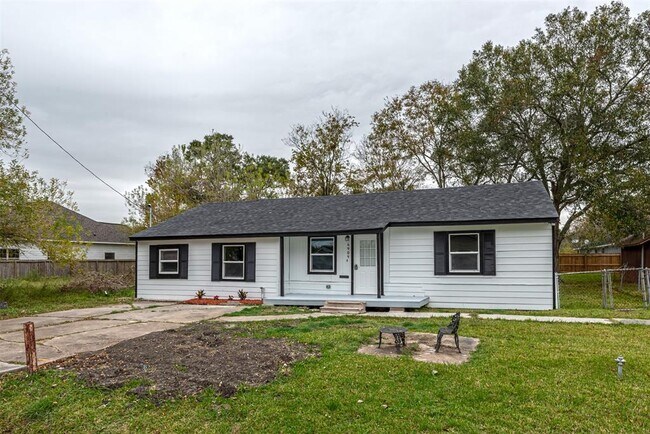 Building Photo - 4909 Higgins St