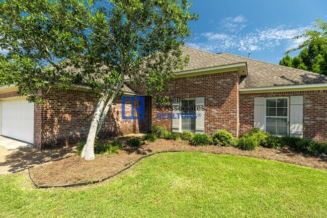 Building Photo - Beautiful 4 bedroom, 2 bathroom house in B...