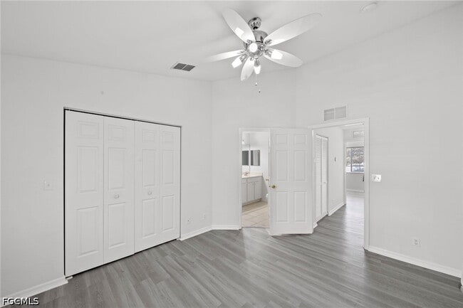 Building Photo - 8273 Pacific Beach Dr