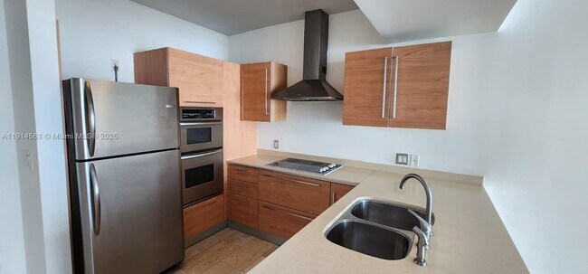 Building Photo - 218 SE 14th St