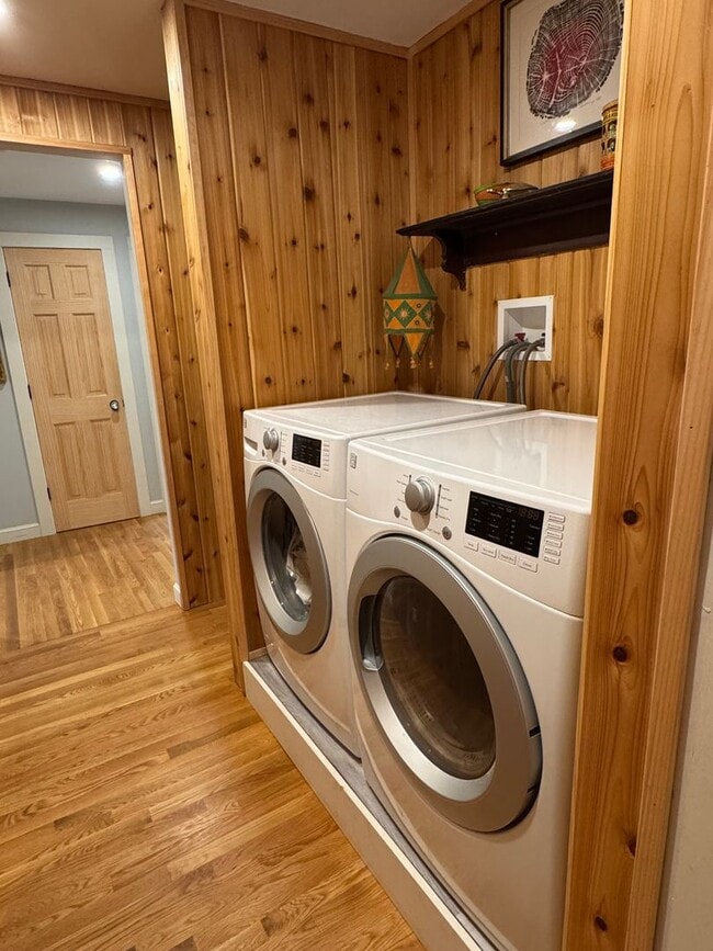 Building Photo - Beautifully Maintained 2 Bedroom Single Fa...