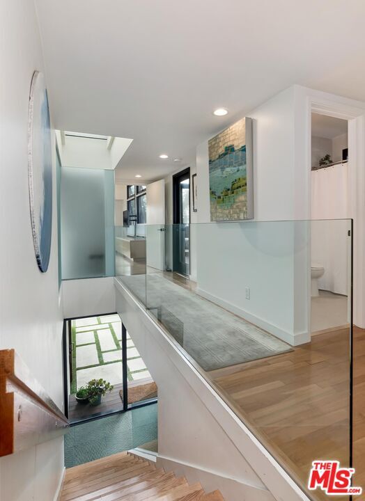 Building Photo - 832 Superba Ave