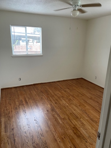 Building Photo - 4639 E Hamilton Ave