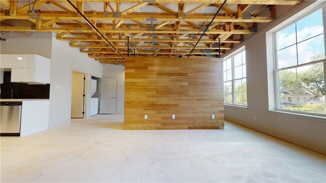 Building Photo - 305 W 27th St