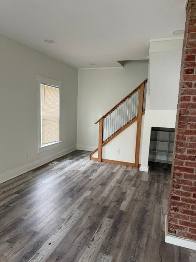 Building Photo - Updated 2-bedroom, 2-story home in the heart of Kansas City!