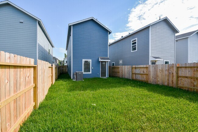 Building Photo - 21430 Carosella Dr
