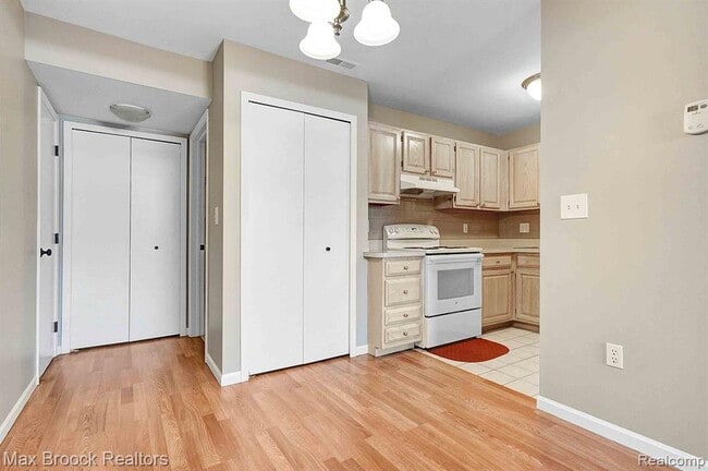 Building Photo - 50406 Bay Run S