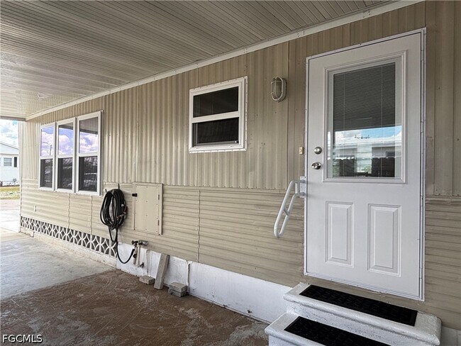 Building Photo - 135 Chisholm Trail