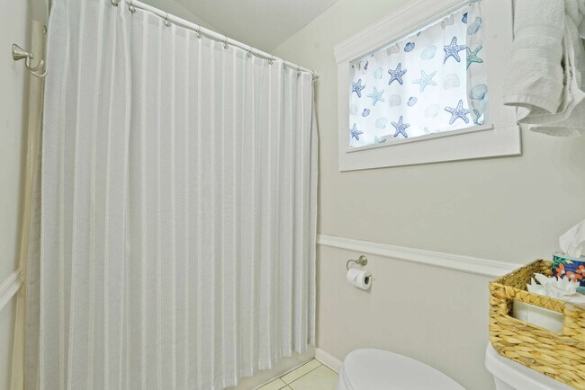 Building Photo - 529 Pointe S Dr