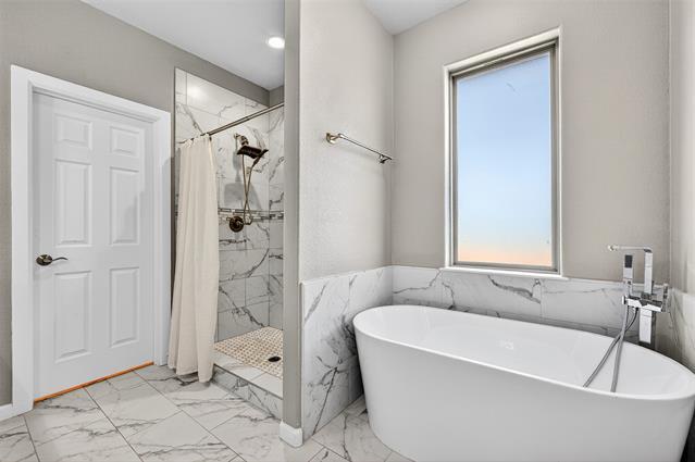 Building Photo - 1020 Silverton Dr