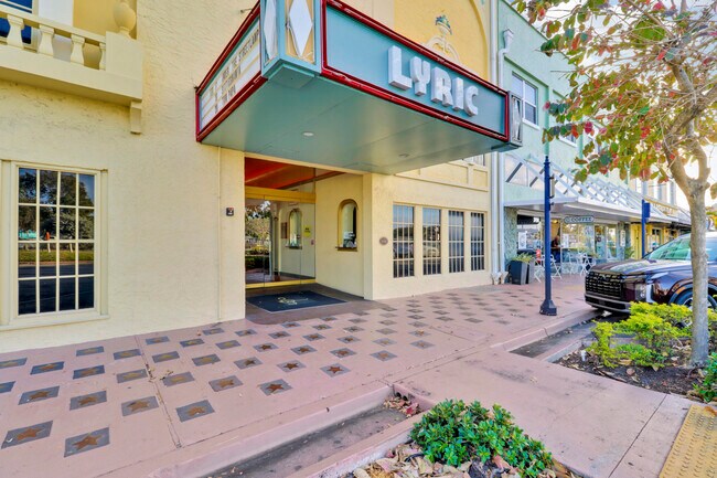 Building Photo - 513 SW Ocean Blvd
