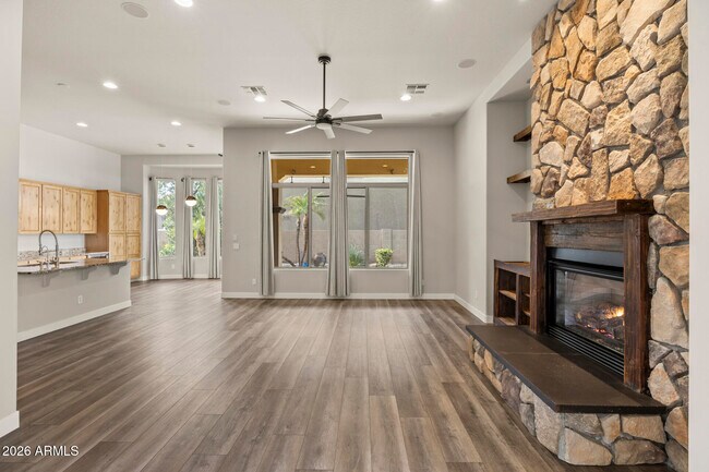 Building Photo - 3653 E Sands Dr